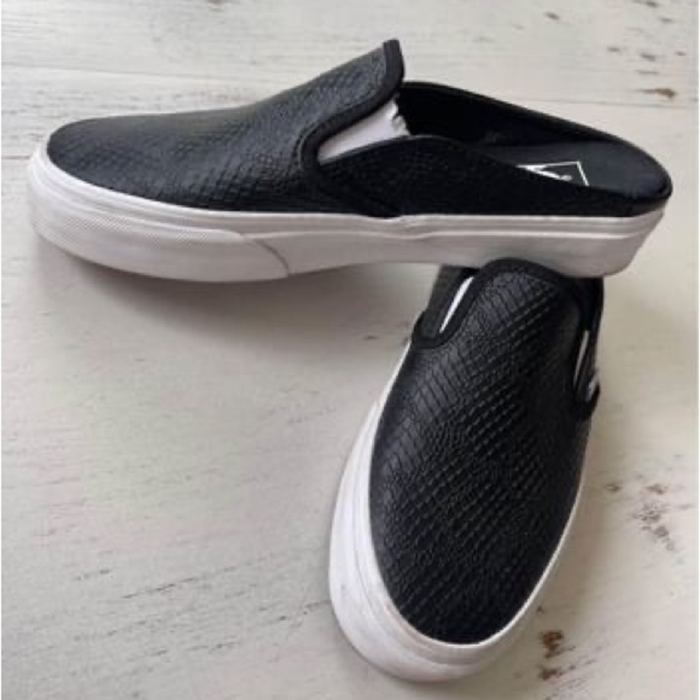 Vans Classic mule slip on women’s size 7/Men’s 5.5. Python print black leather